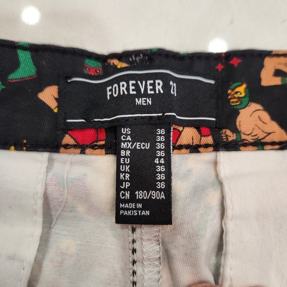 Forever 21 Shorts Mens 36 Black Mexican Wresting Lucha Libre All Over Print Rare - Picture 6 of 12